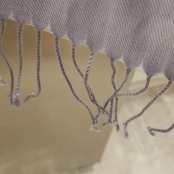 💕PASHMINA💕 Lavender Fringe Scarf - Picture 2 of 3